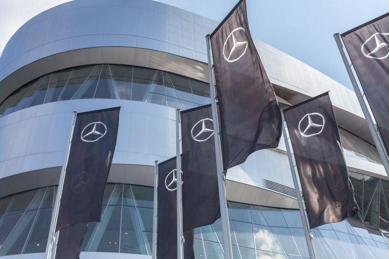 Mehr über den Artikel erfahren Mercedes passt Elektrofahrzeugstrategie für 2030 an: Neuausrichtung auf xEV-Modelle