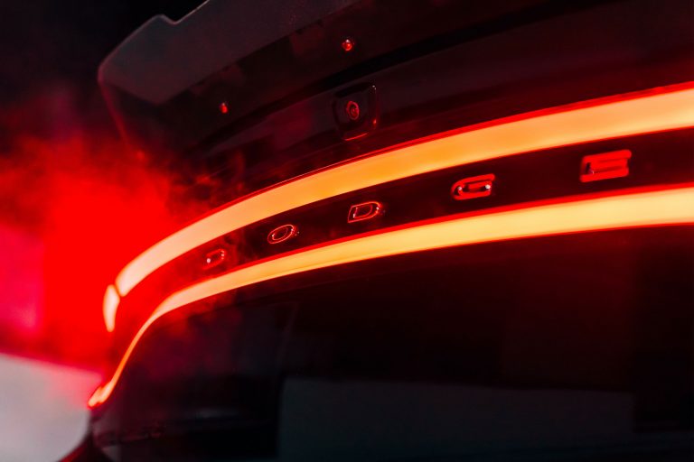 Mehr über den Artikel erfahren Revolution im Muscle-Car-Segment: Dodge Charger Daytona als erstes Elektro-Muscle-Car mit einzigartigem Sound