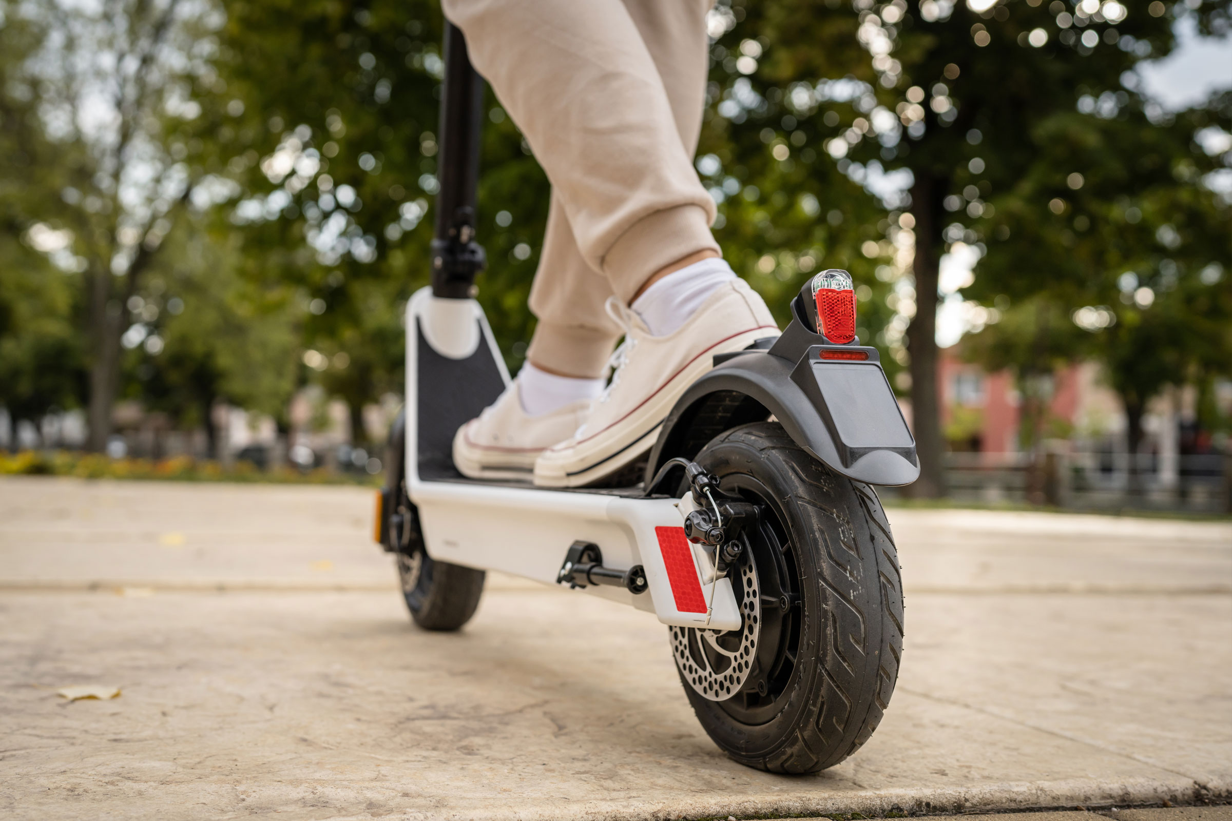 Sicherheitsregeln für E-Scooter: So bleiben Sie sicher im Straßenverkehr