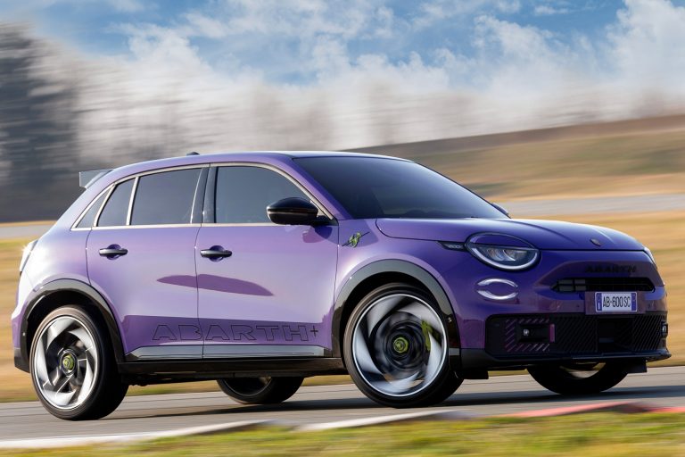 Mehr über den Artikel erfahren Abarth feiert 75-jähriges Jubiläum mit dem neuen Elektroauto 600e