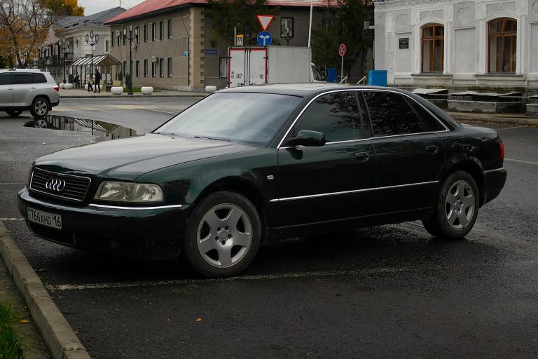 Mehr über den Artikel erfahren Audi A8 feiert 30 Jahre: Die Revolution der Luxusklasse und ihre politische Bedeutung
