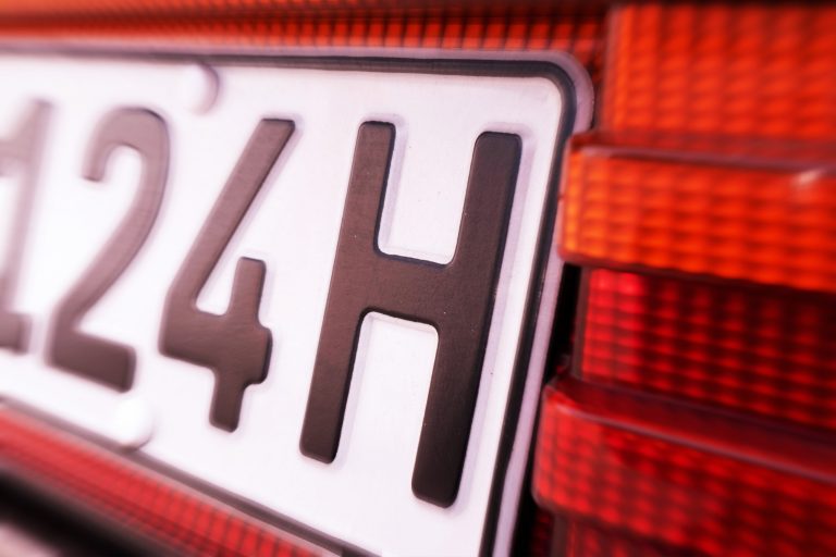 Mehr über den Artikel erfahren Alles, was Sie über das H-Kennzeichen für Oldtimer wissen müssen