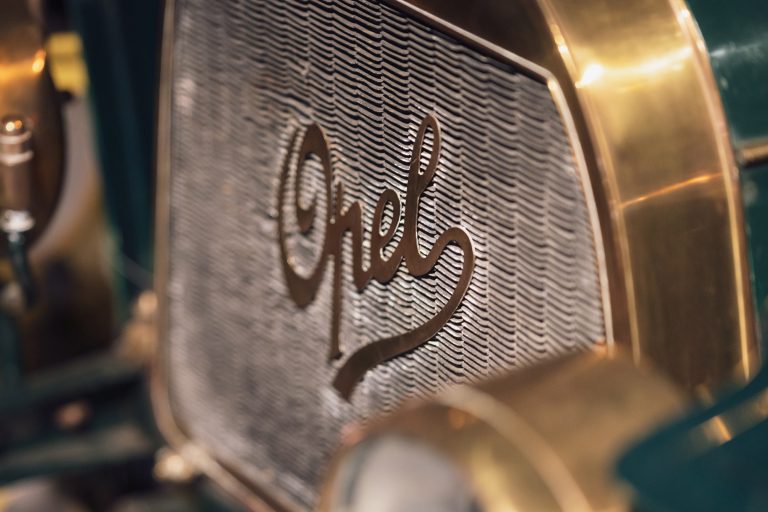 Mehr über den Artikel erfahren Opel feiert 125 Jahre Automobilgeschichte: Vom revolutionären „Laubfrosch“ zum modernen Corsa