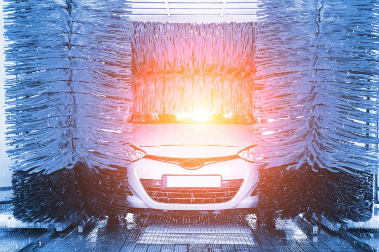 Mehr über den Artikel erfahren Sicheres Waschen von Elektroautos: Tipps und häufige Fragen