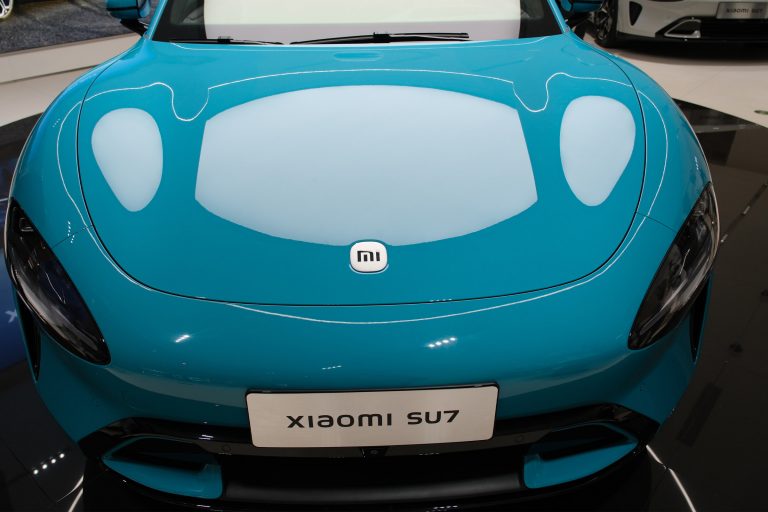Mehr über den Artikel erfahren Xiaomi betritt den Elektroautomarkt: Der SU7 unterbietet das Tesla Model 3 in China