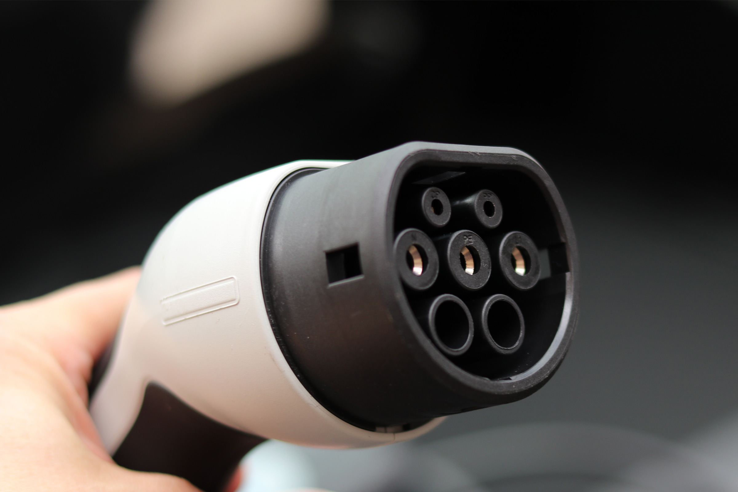 Mehr über den Artikel erfahren Jena plant Einführung von Laternenladern für Elektrofahrzeuge